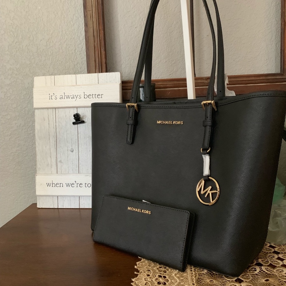 New MK 🖤bag and wallet received for @leanicash - Picture 2 of 8